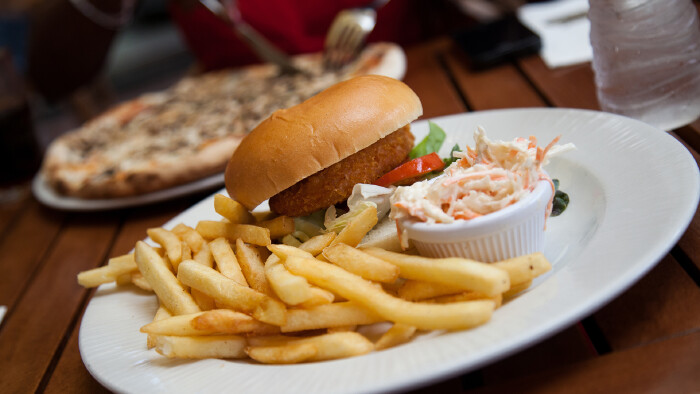 © Christin Klose, stock.adobe.com Burger und Pommes Frites