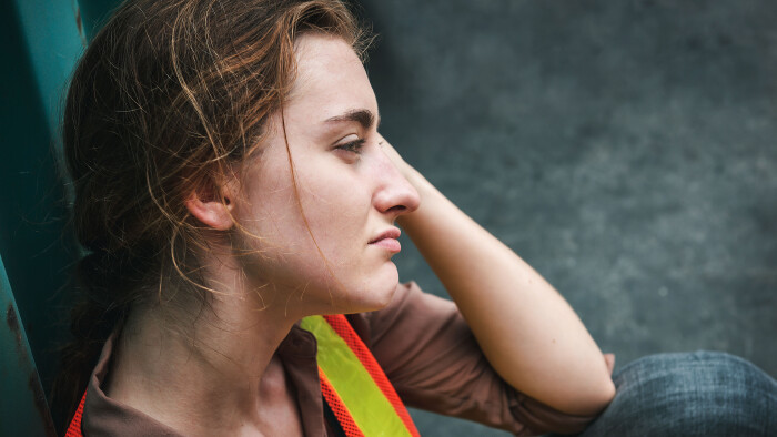 © Maha Heang 245789, stock.adobe.com Frau fühlt sich hoffnungslos
