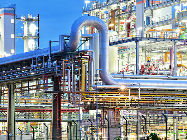 Fabrik © industrieblick, Fotolia Portrait UIG Novelle 2015