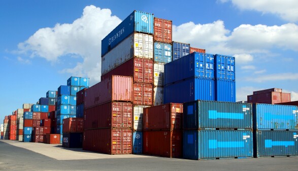 Frachtcontainer im Hafen von Le Havre. Frankreich