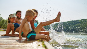 Familie im Urlaub © Robert Kneschke, stock.adobe.com