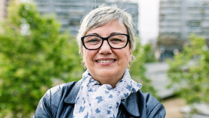© Xavier Lorenzo, stock.adobe.com Ältere Dame mit Brille lächelt