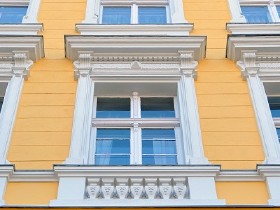 Ein typischer Wiener Altbau - Zu hohe Mieten machen das Wohnen kaum noch leistbar! &copy; Kalle Kolodziej, Fotolia