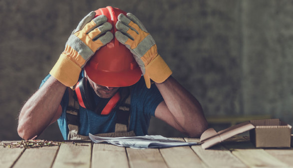 Verzweifelter Arbeiter
