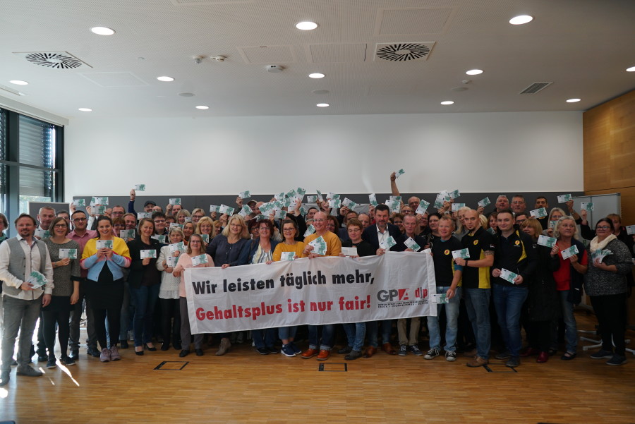 GPA-djp Projektteam Antia Palkovich, Sandra Breiteneder, Martin Prahser und HandelsbetriebsrätInnen aus NÖ © GPA-djp, GPA-djp Projektteam Antia Palkovich, Sandra Breiteneder, Martin Prahser und HandelsbetriebsrätInnen aus NÖ © GPA-djp,