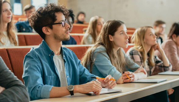 Studierende im H&ouml;rsaal
