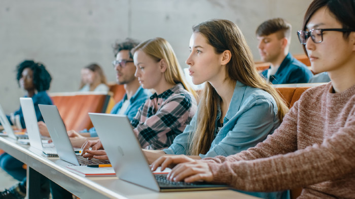 Studierende im Hörsaal