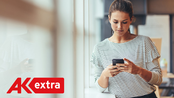 © Jacob Lund - stock.adobe.com Junge Frau mit Handy © Jacob Lund - stock.adobe.com