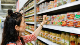 Frau beim Einkaufen © Akin Ozcan, stock.adobe.com