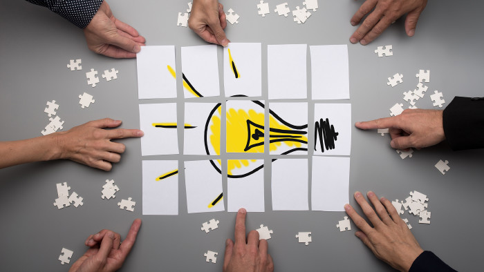 © Gajus, stock.adobe.com Brainstorming und Teamarbeit