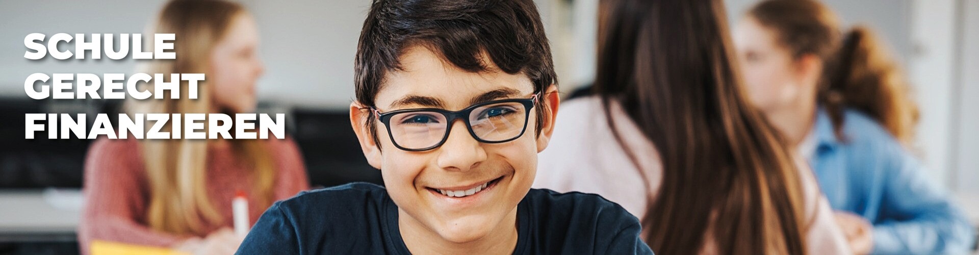 Schüler lächelt zufrieden