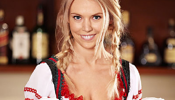Kellnerin mit Bierkrügen in der Hand © Deklofenak, Fotolia.com