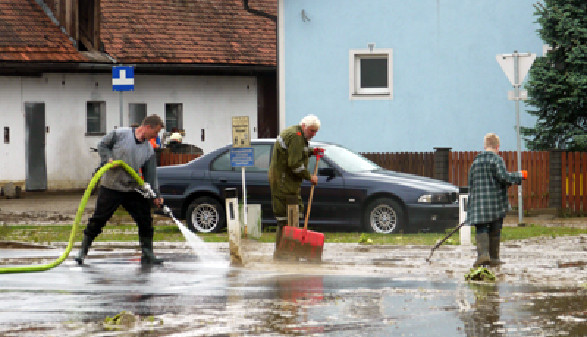 Hochwasser, aufräumen, Aufräumarbeiten, Schlamm © Schön, AK Stmk