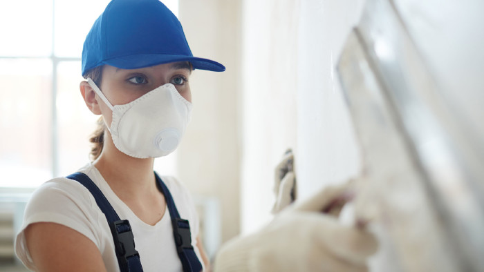 © pressmaster, adobe.stock.com Frau mit Maske © pressmaster, adobe.stock.com