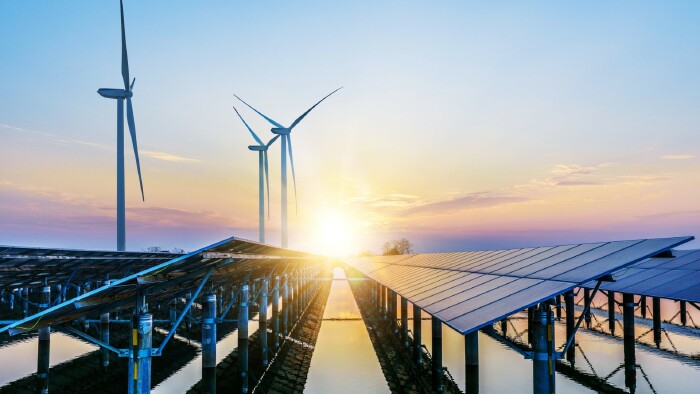  Sonnenkollektoren und Windkraftanlagen