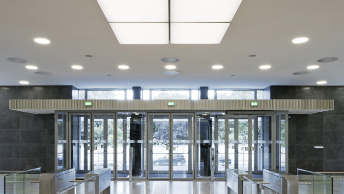 © Hertha Hurnaus AK Wien Haupteingang
